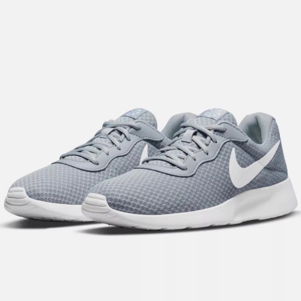 Nike Men Tanjun Sneakers
